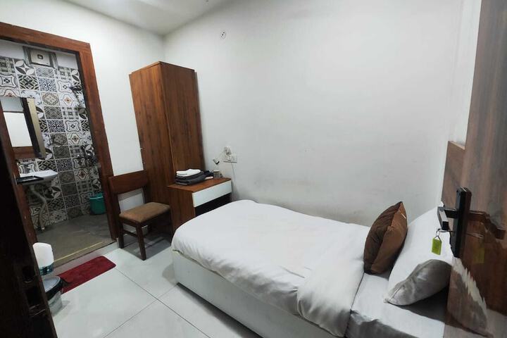 Room 47 of 75