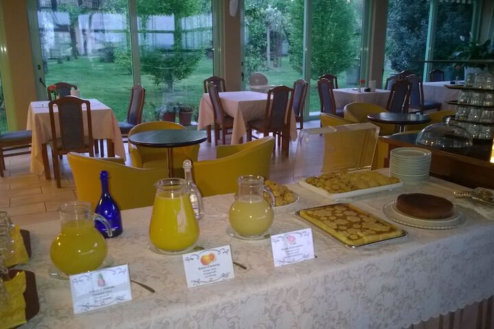 Breakfast/Coffee Service 18 of 25