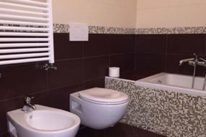 Room 5 of 28
