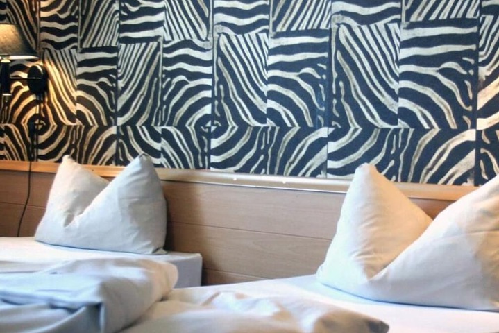 Room 15 of 33