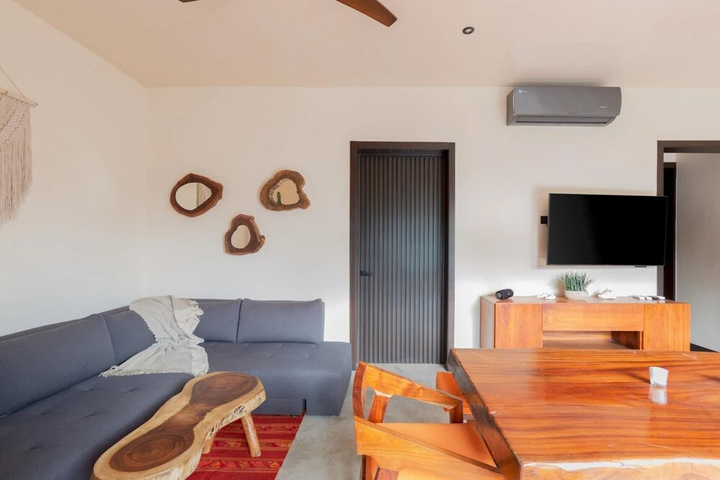 Room 4 of 17