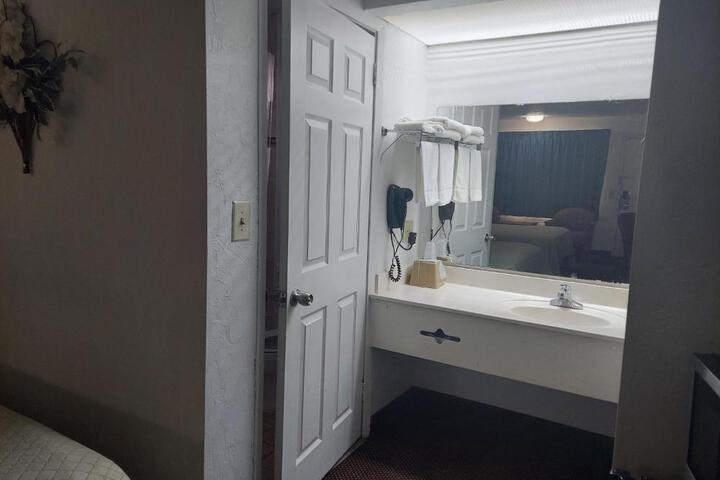 Room 9 of 13
