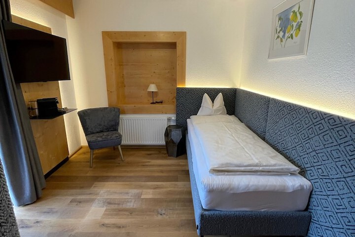 Room 10 of 41