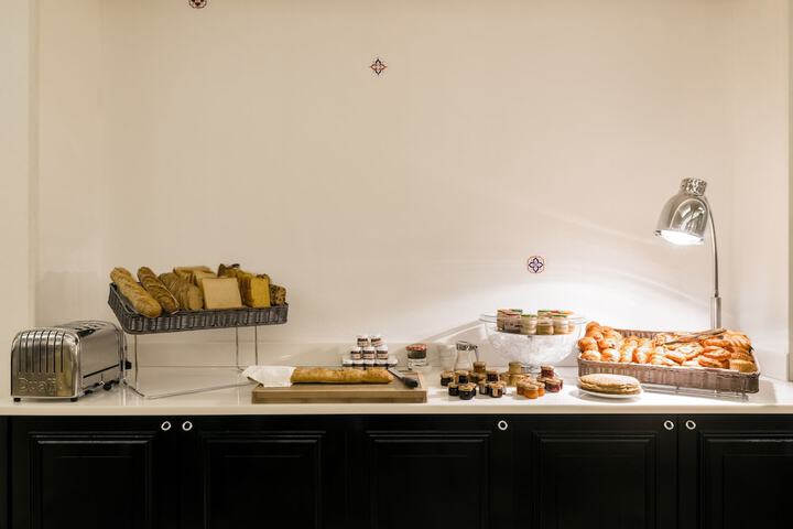 Breakfast/Coffee Service 82 of 114