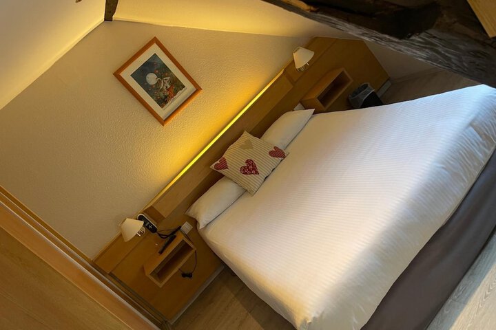 Room 15 of 32
