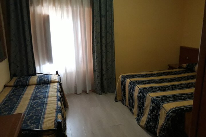 Room 8 of 28