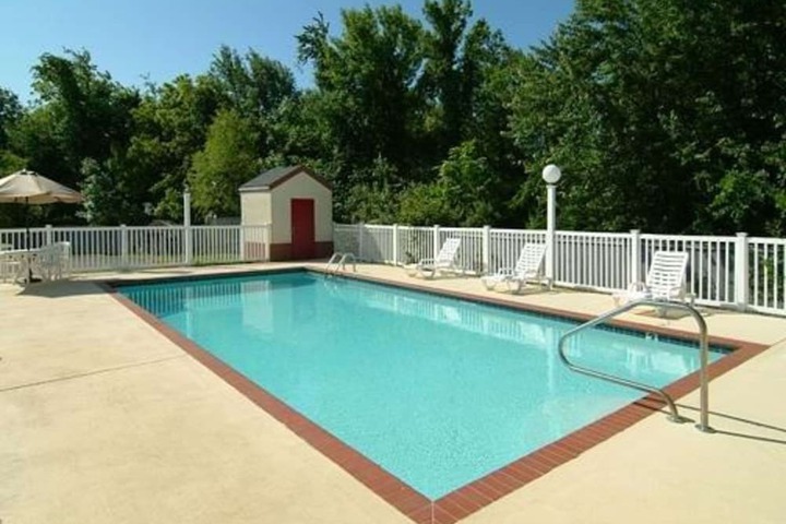 Pool 25 of 28