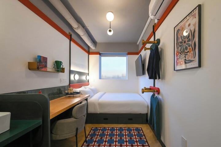Room 5 of 40