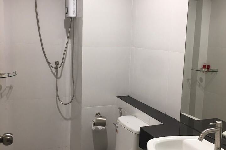 Room 9 of 12