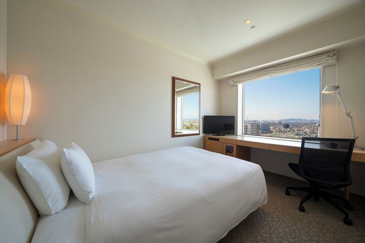 Room 28 of 94