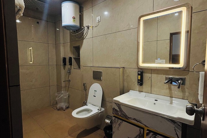 Room 12 of 22