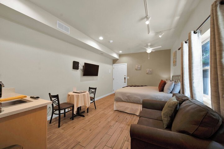 Room 103 of 172