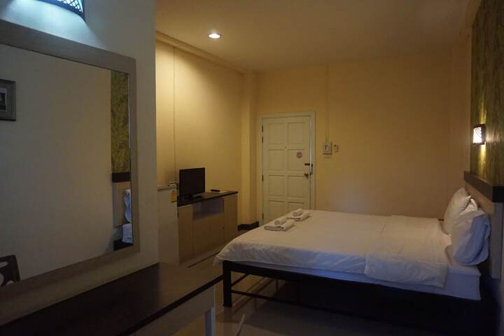 Room 11 of 24