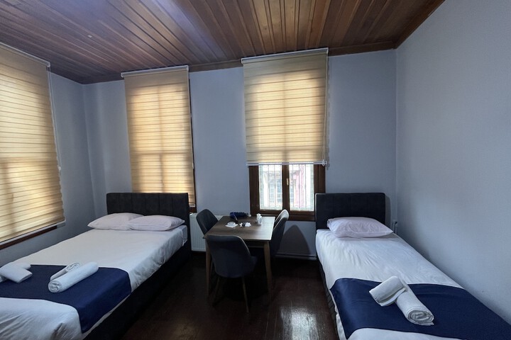 Room 6 of 13