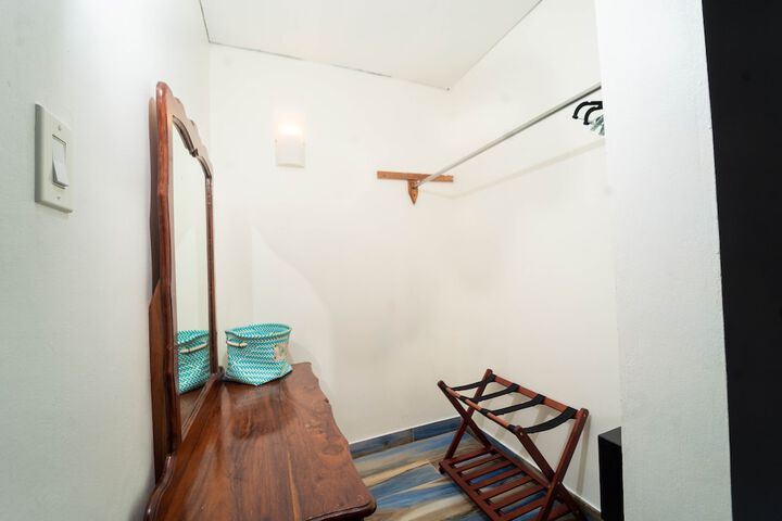 Room 7 of 70