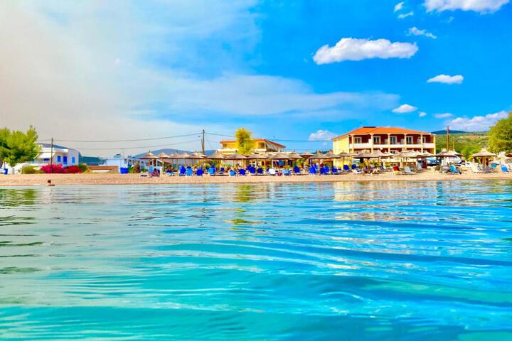 Zoom Beach Hotel