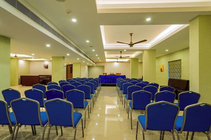 Ballroom/Hall 19 of 22