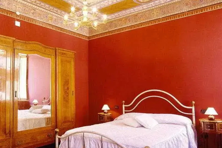 Room 3 of 7