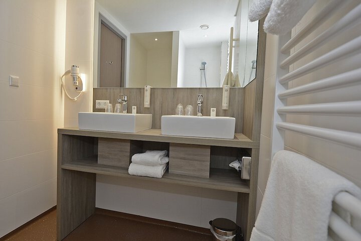 Room 30 of 44