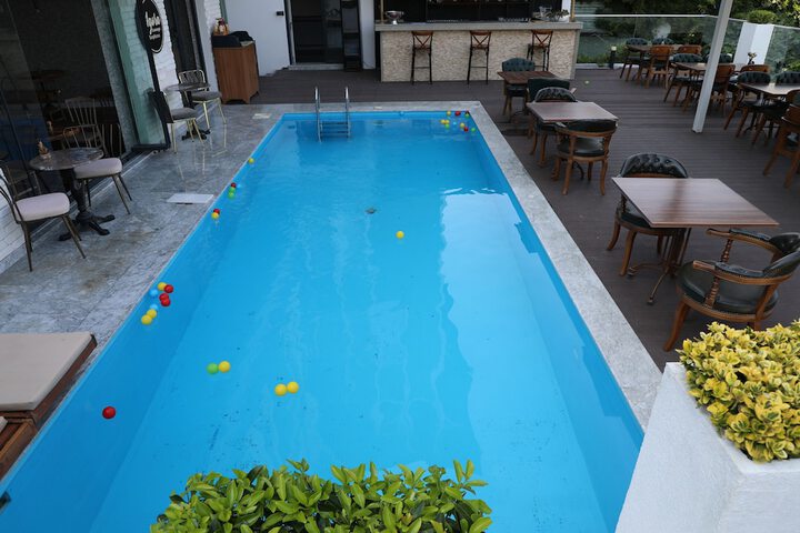 Pool 124 of 184