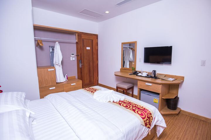Room 5 of 96
