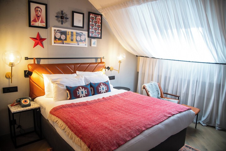 Room 73 of 147