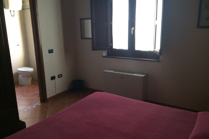 Room 21 of 38