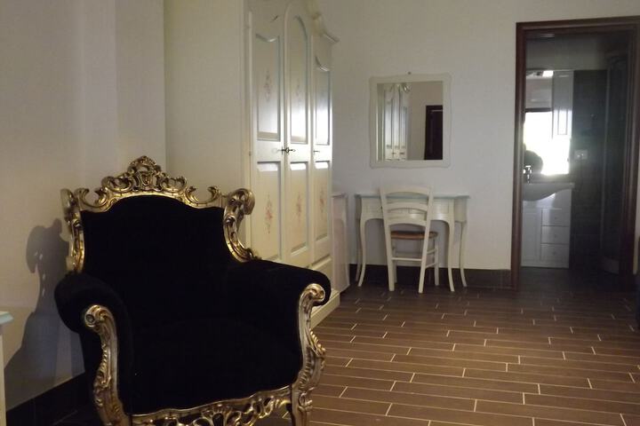 Room 7 of 167