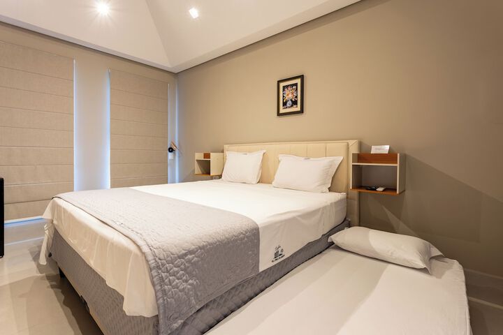 Room 4 of 218