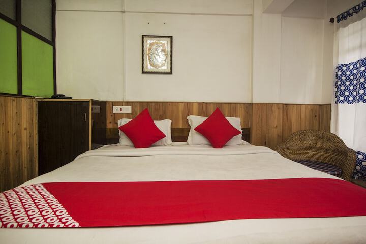Room 10 of 16