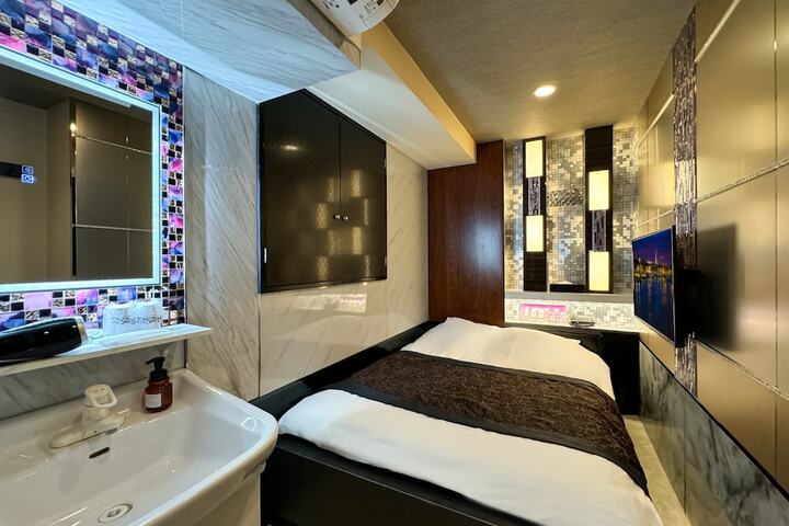 Room 6 of 24