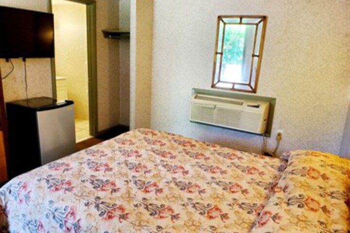 Room 18 of 25