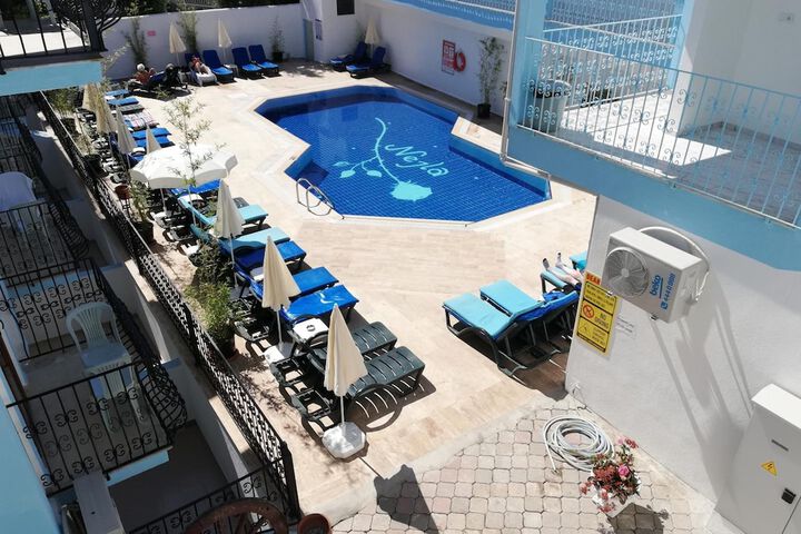 Hotel Pool