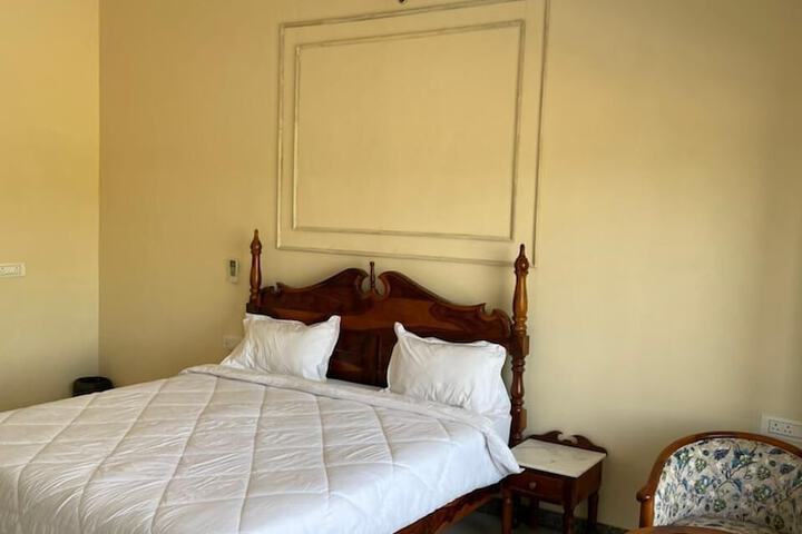 Room 9 of 17