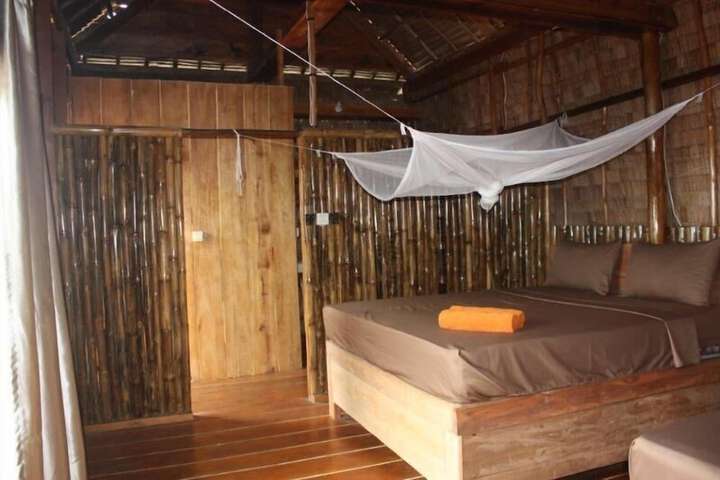 Room 14 of 65
