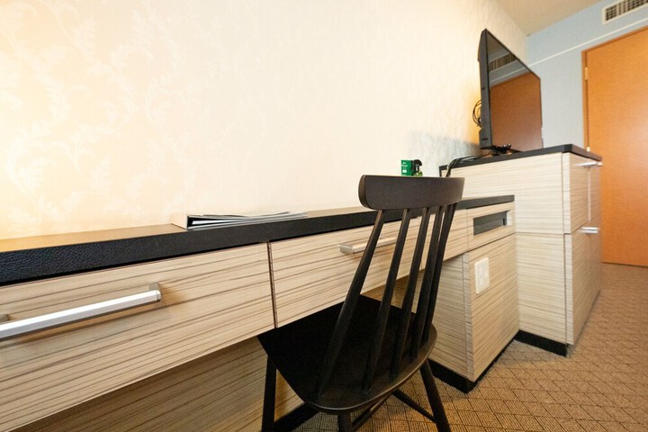 Room 183 of 239