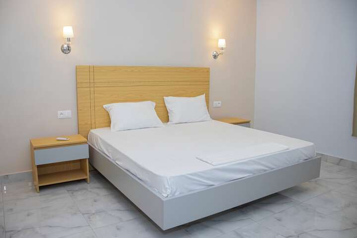 Room 8 of 25