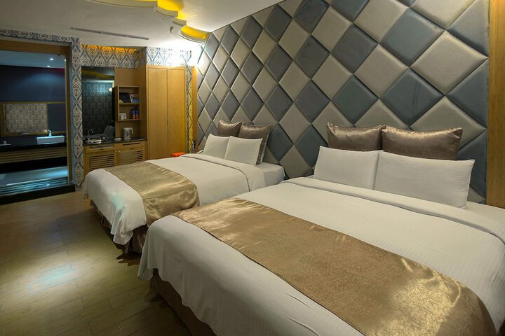 Room 4 of 50