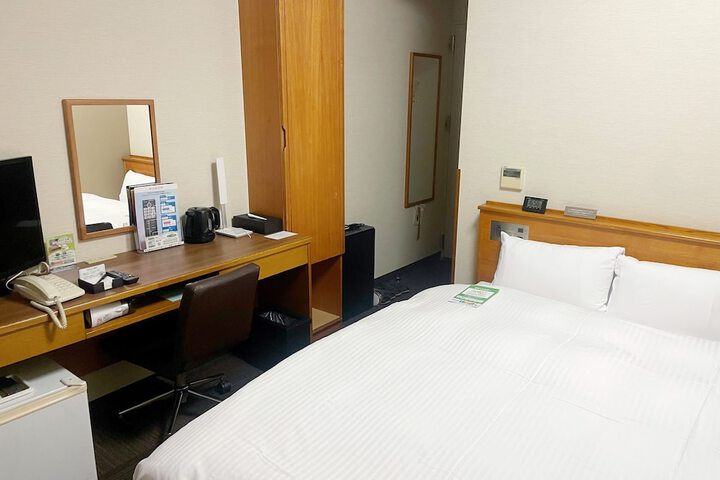 Room 5 of 32