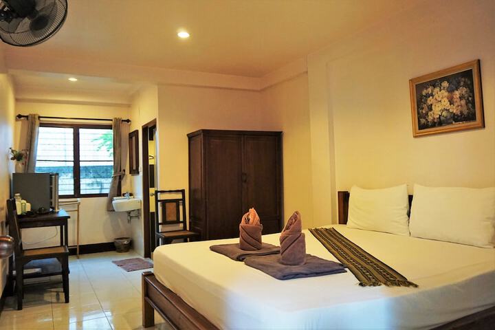 Room 8 of 30
