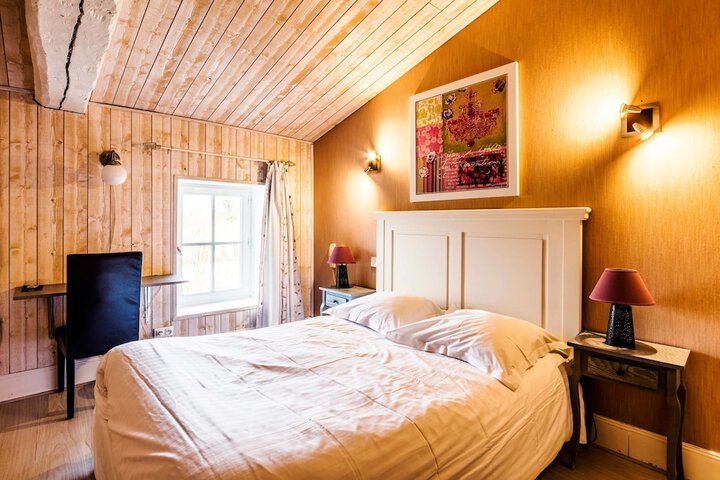 Room 4 of 40