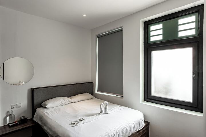 Room 10 of 18