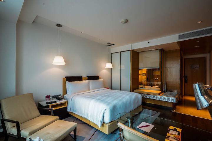 Room 3 of 145