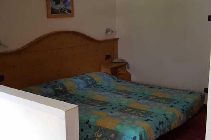 Room 4 of 37