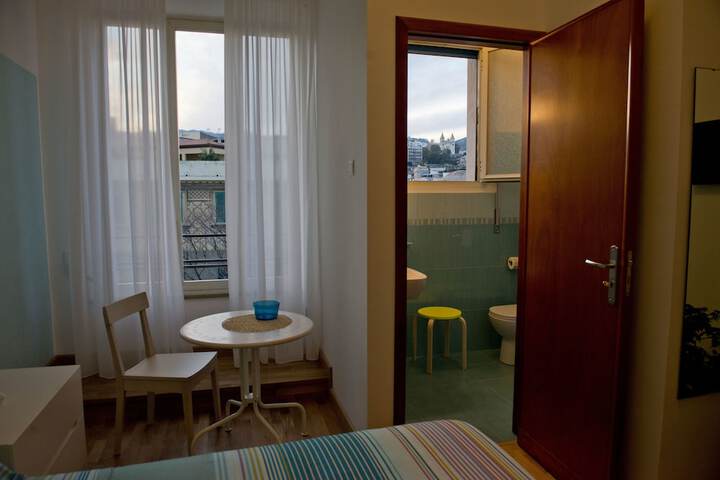 Room 43 of 69