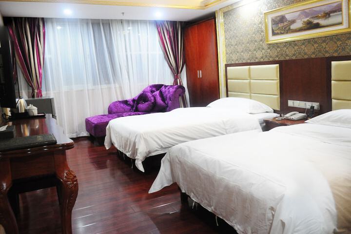 Room 9 of 20