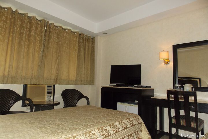 Room 11 of 36