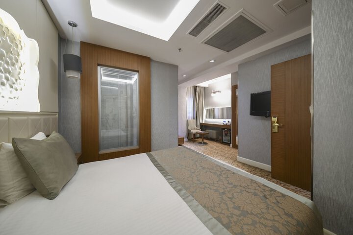 Room 18 of 110