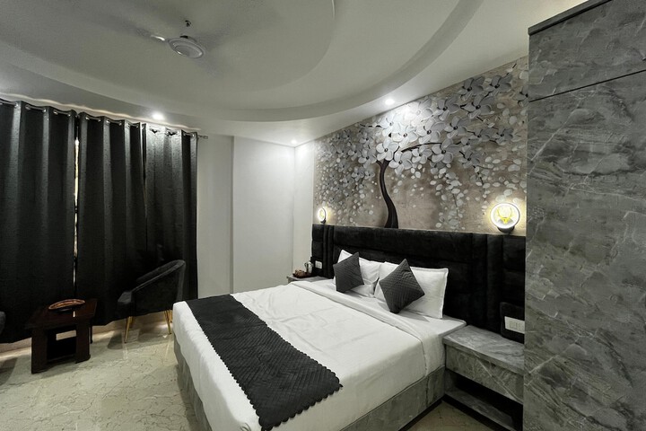 Room 8 of 24