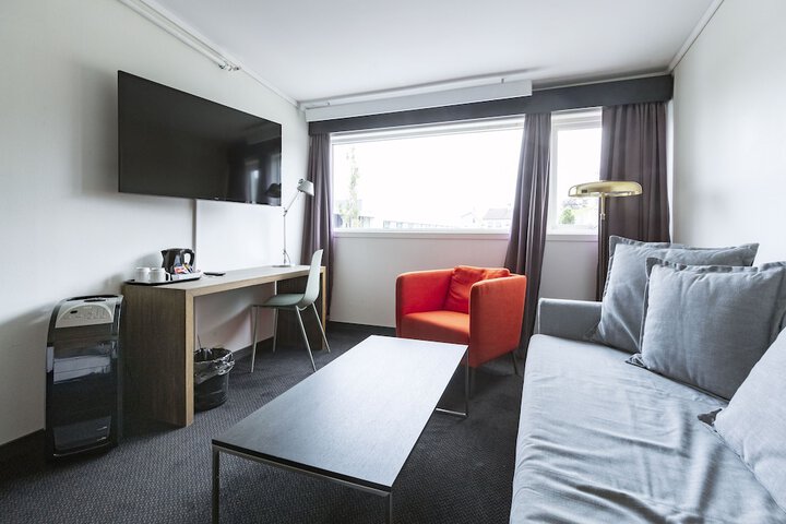 Room 13 of 80